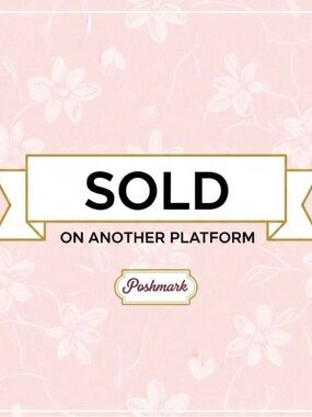 Gucci zip around long wallet in the classic GG Supreme canvas.